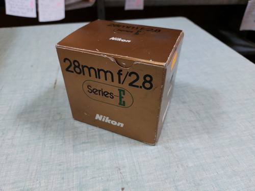 Objectif grand angle nikon - grand,