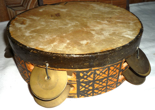 Ancien tambourin peint - , main