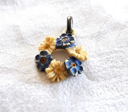 Pendentif anneau fleuri ancien