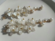 Boucles d'oreilles fleurs en coton et perles mariage blanc