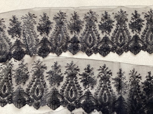 Dentelle ancienne noire - , de