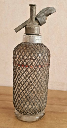 Ancien siphon grillagé - siphon,