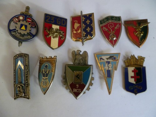 Lot insignes militaire - insignes, pucelle
