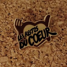Pin's Pin Restos Du Cœur Coluche  Enfoirés Caritatif Association