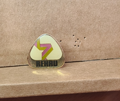 Pin vintage badge - (ebc),
