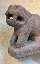 Figurine animale pré colombienne en pierre sur socle