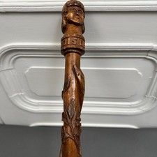 Canne en bois pommeau sculpté