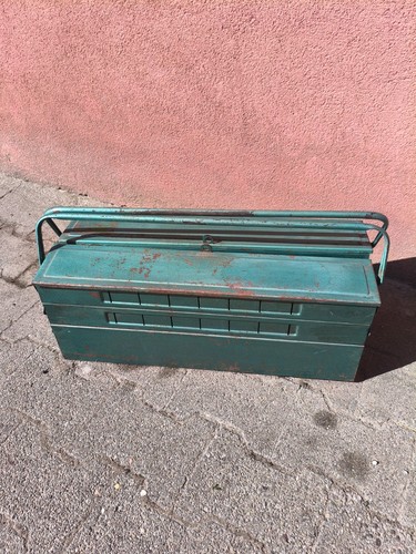 Boite outils métalique - à,