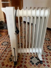 Radiateur bain d’huile jusqu’à 2100watts. Peu utilisé . Couleur crème.