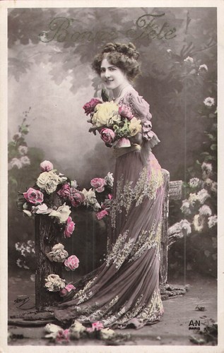 Bonne fete femme elegante - cp,