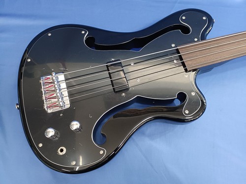 Guitare basse électrique