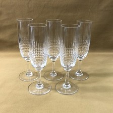 1 flute à champagne en cristal signé BACCARAT modèle NANCY verre Table 17,5 cm