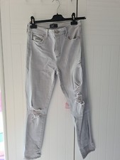 Jean gris à trous -