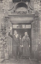 CPA -  AUTOUR DES LITS CLOS