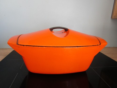 Cocotte ancienne le - cocotte,