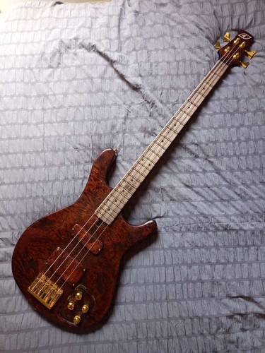 Vends basse electrique modèle - vends,