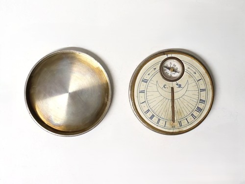 Ancien cadran solaire boussole - cadran,