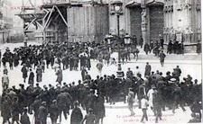 CPA 44 NANTES MANIFESTATIONS DU 22 02 1906 LA GENDARMERIE A CHEVAL DEGAGEANT LES