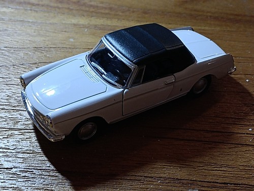 Coupé peugeot 404 - neuve, en