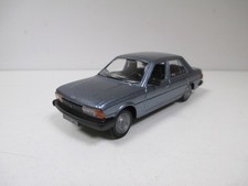 PEUGEOT 305 SR Berline Bleu