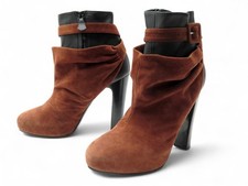 CHAUSSURES HERMES BOTTINES 39 EN CUIR ET DAIM BICOLORE POCHON BOOTS SHOES 990€