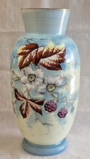 Vase Opaline Napoléon III XIXème Peint Main Mûrier Sauvage Fleurs Et Fruits 