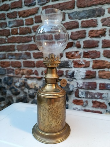 Ancienne lampe dorée - , à