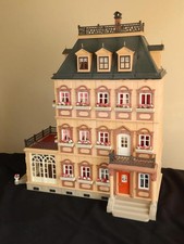 Maison de poupée victorienne
