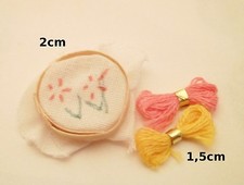cercle à broder avec fil ,miniature maison de poupée, vitrine, couture *P3