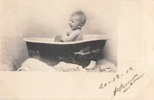 CP BAIN BEBE DANS BASSINE