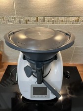 Thermomix TM5 avec ses accessoires et cookey