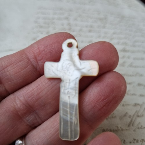 Croix ancienne nacre - en,