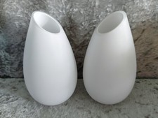 Paire d'abat-jour en verre blanc pour luminaires années 50/60