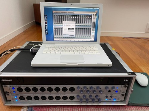 Apple macbook white - white, 16-channel