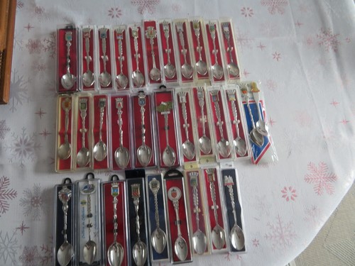 Lot petites cuilleres de - 32,