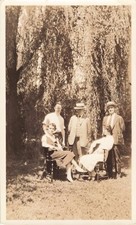 ANCIENNE PHOTOGRAPHIE JOLI PETIT GROUPE SOUS LES SAULES PLEUREURS