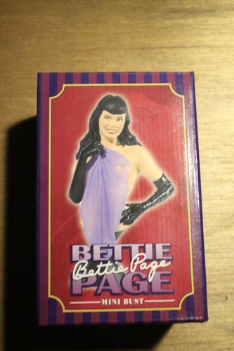 Bettie page mini bust - bettie, mini-bust