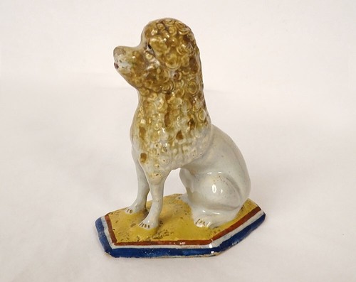 Petite sculpture statuette