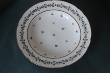 Assiette creuse porcelaine Paris, XVIIIe siècle – Manufacture du DUC D’ANGOULÊME