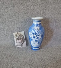 Petit vase chinois en porcelaine décor floral bleu et blanc 10 cm
