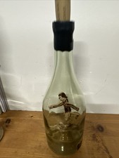 Ancienne bouteille en verre figurine joueur de foot 