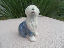 1 chien Bobtail  en porcelaine