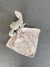 DOUDOU PLAT LAPIN ROSE FLEURS
