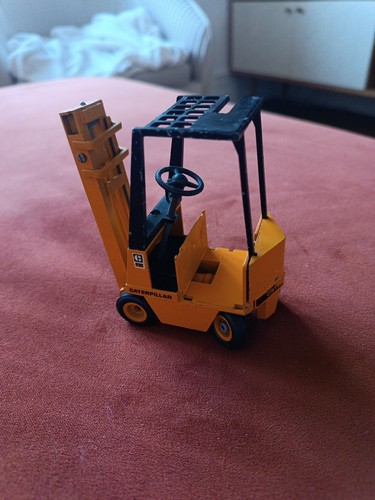 Ancien camion caterpillar - camion,