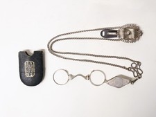 Ancienne paire de Lorgnons binocles pliants argent dans étui + châtelaine XIXe