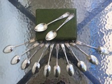 12 anciennes cuillères