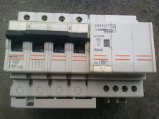 disjoncteur 4 poles C20  20