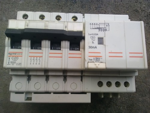 Disjoncteur poles c20 - poles,