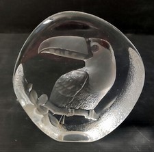 PRESSE PAPIER SULFURE CRISTAL DEPOLI TOUCAN SIGNE MATS JONASSON SWEDEN