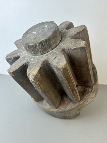 Ancien gros engrenage bois - en,
